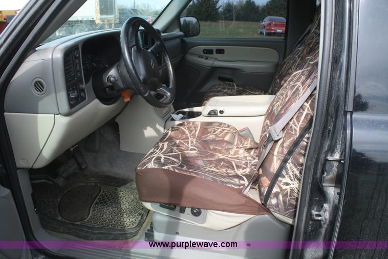 image for item F2516 2001 Chevrolet Suburban K1500 LT SUV