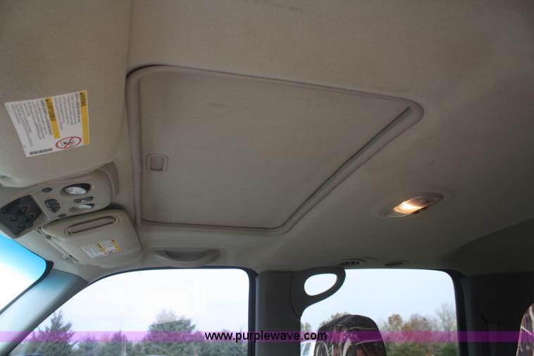 image for item F2516 2001 Chevrolet Suburban K1500 LT SUV