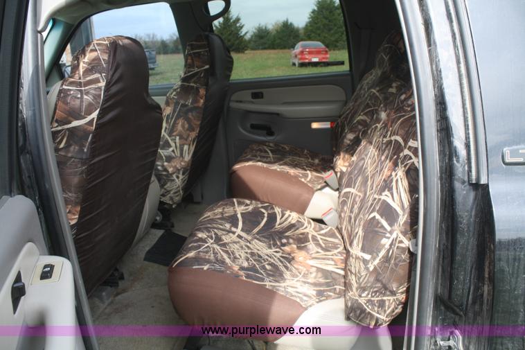 image for item F2516 2001 Chevrolet Suburban K1500 LT SUV