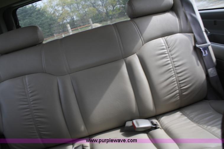 image for item F2516 2001 Chevrolet Suburban K1500 LT SUV