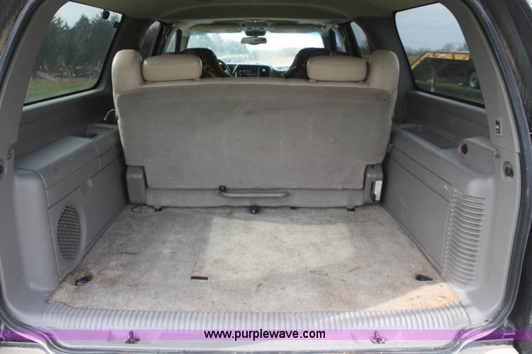 image for item F2516 2001 Chevrolet Suburban K1500 LT SUV