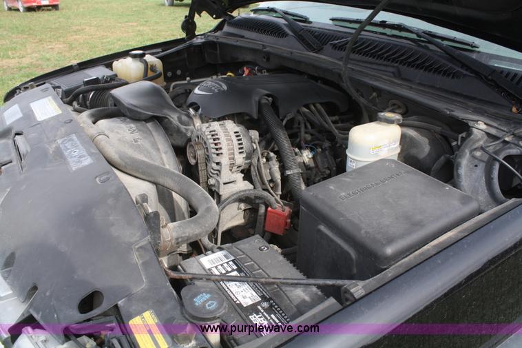 image for item F2516 2001 Chevrolet Suburban K1500 LT SUV