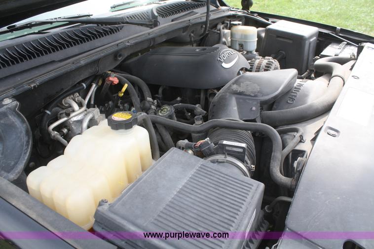 image for item F2516 2001 Chevrolet Suburban K1500 LT SUV