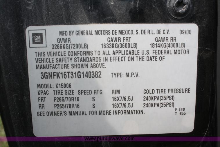 image for item F2516 2001 Chevrolet Suburban K1500 LT SUV