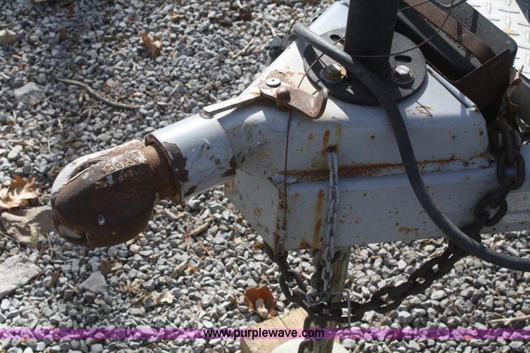 image for item F2519 1999 Sundowner Valuelight 3 horse trailer