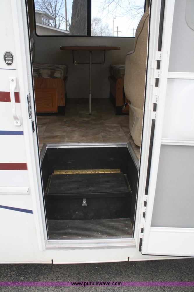 image for item F2740 2003 Gulfstream Independence 24' RV