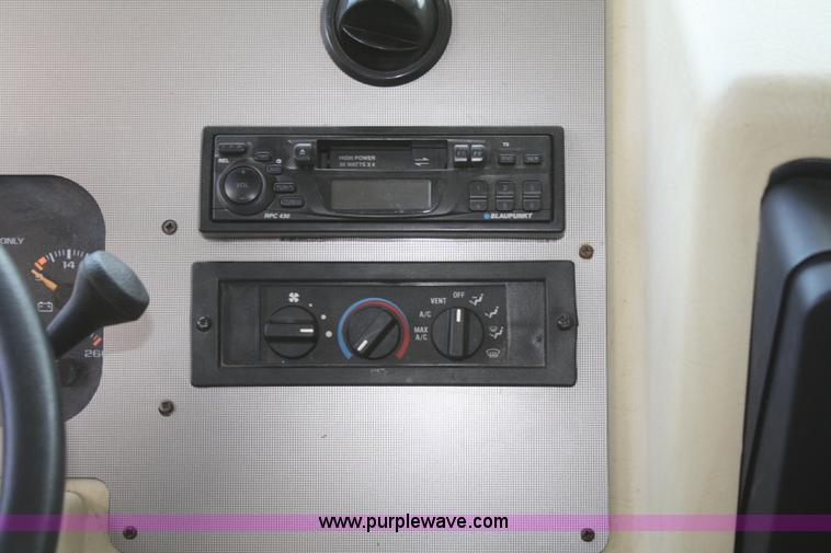 image for item F2740 2003 Gulfstream Independence 24' RV