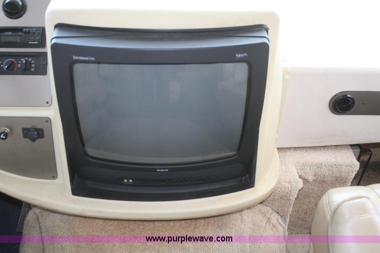 image for item F2740 2003 Gulfstream Independence 24' RV