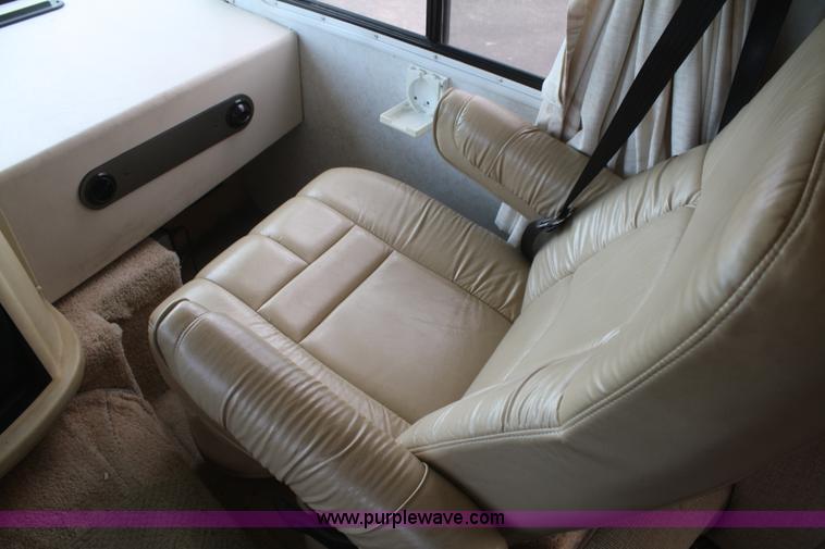 image for item F2740 2003 Gulfstream Independence 24' RV