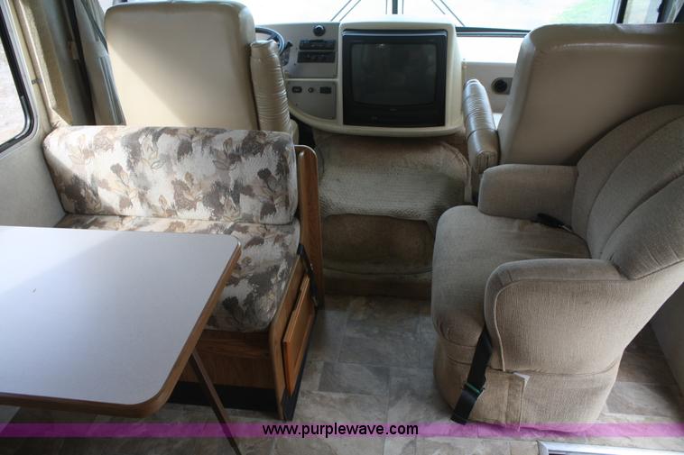 image for item F2740 2003 Gulfstream Independence 24' RV