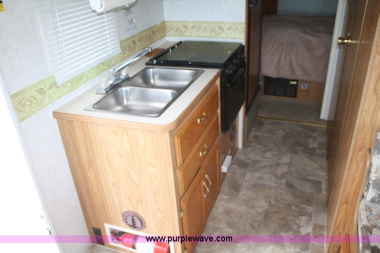 image for item F2740 2003 Gulfstream Independence 24' RV