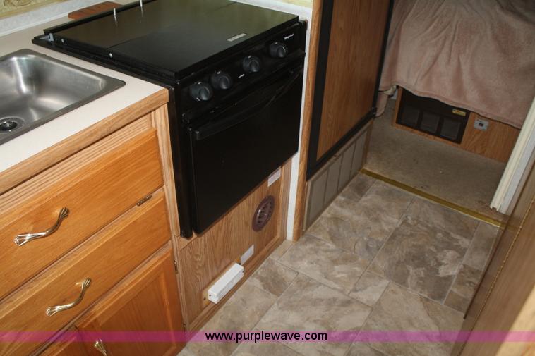 image for item F2740 2003 Gulfstream Independence 24' RV
