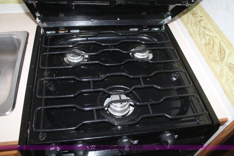 image for item F2740 2003 Gulfstream Independence 24' RV