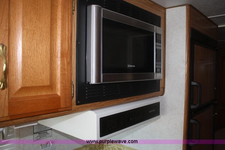 image for item F2740 2003 Gulfstream Independence 24' RV