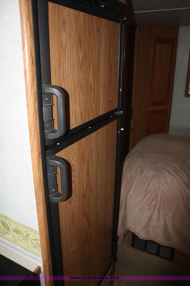 image for item F2740 2003 Gulfstream Independence 24' RV