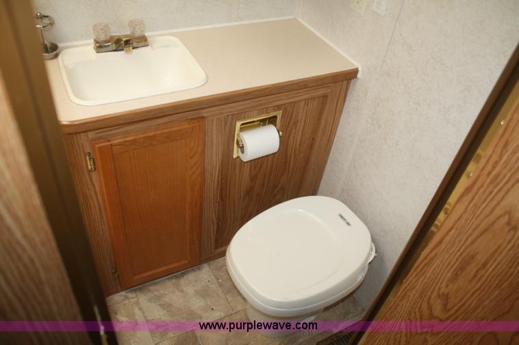 image for item F2740 2003 Gulfstream Independence 24' RV