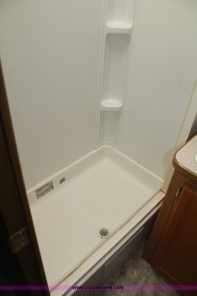 image for item F2740 2003 Gulfstream Independence 24' RV