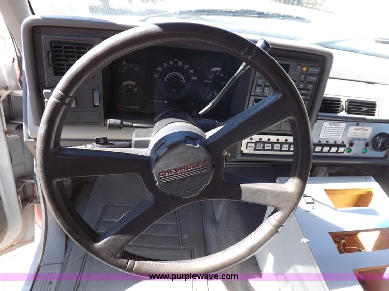 image for item F6215 1991 Chevrolet Silverado C3500 ambulance