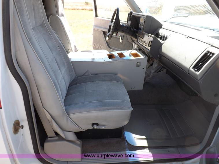image for item F6215 1991 Chevrolet Silverado C3500 ambulance