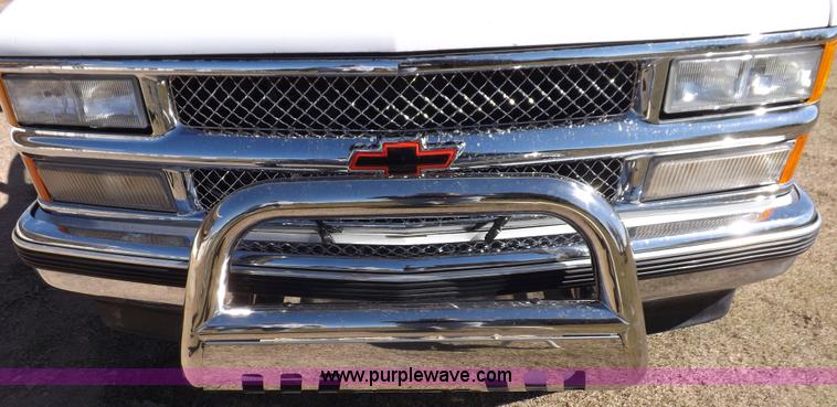 image for item F6215 1991 Chevrolet Silverado C3500 ambulance