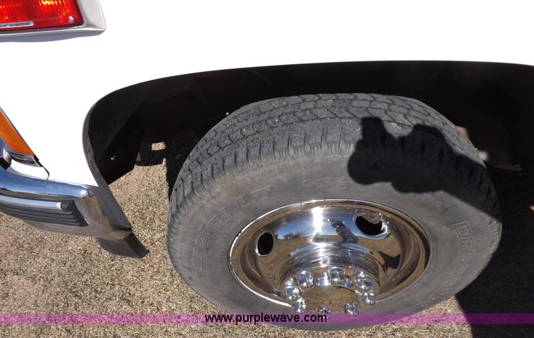 image for item F6215 1991 Chevrolet Silverado C3500 ambulance