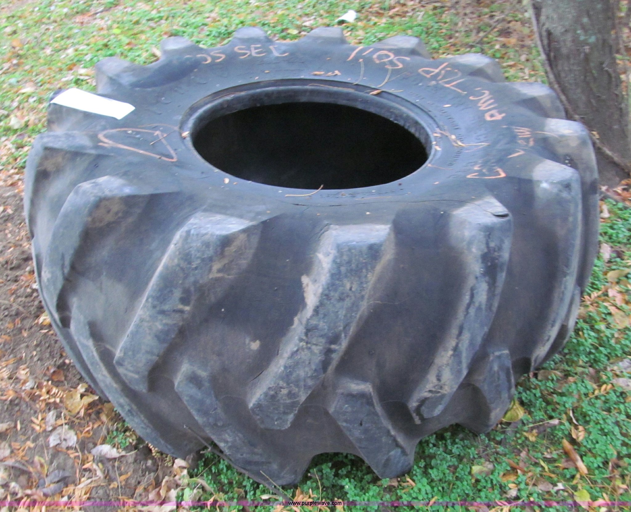 Firestone 28L26 tire in Belton, MO Item E5703 sold Purple Wave