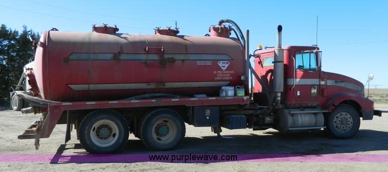 image for item B3978 1995 International 9400 vacuum truck