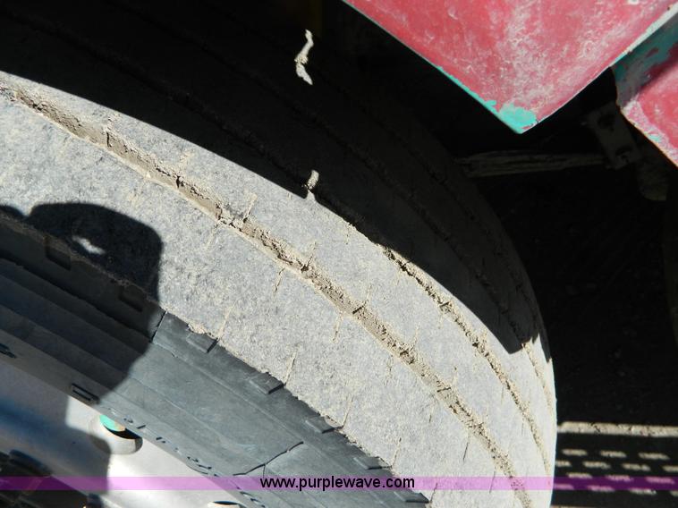 image for item B3978 1995 International 9400 vacuum truck