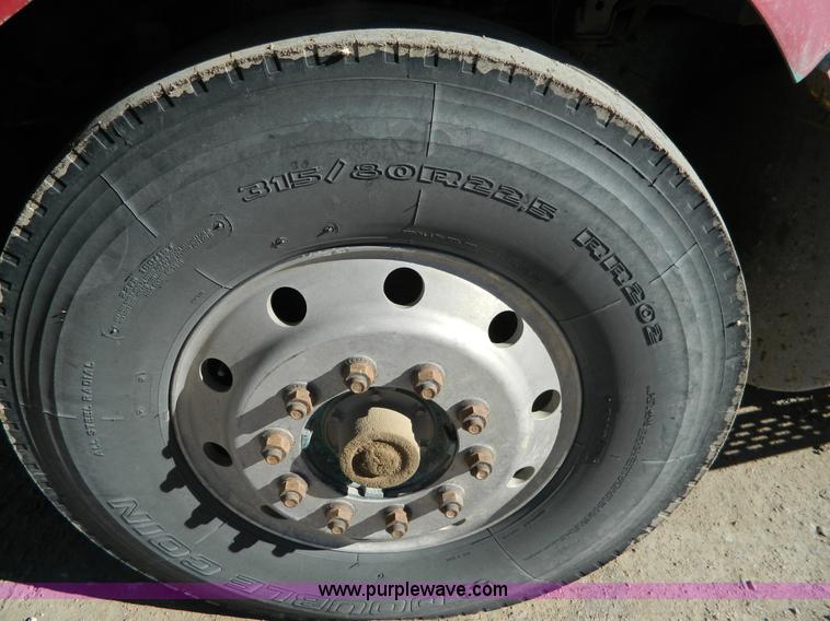 image for item B3978 1995 International 9400 vacuum truck