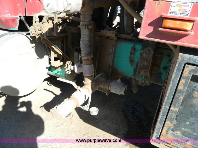 image for item B3978 1995 International 9400 vacuum truck