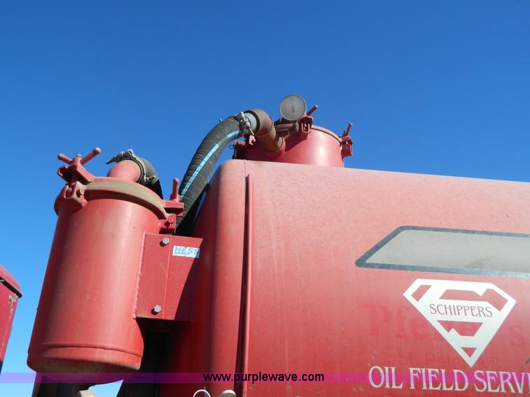 image for item B3978 1995 International 9400 vacuum truck