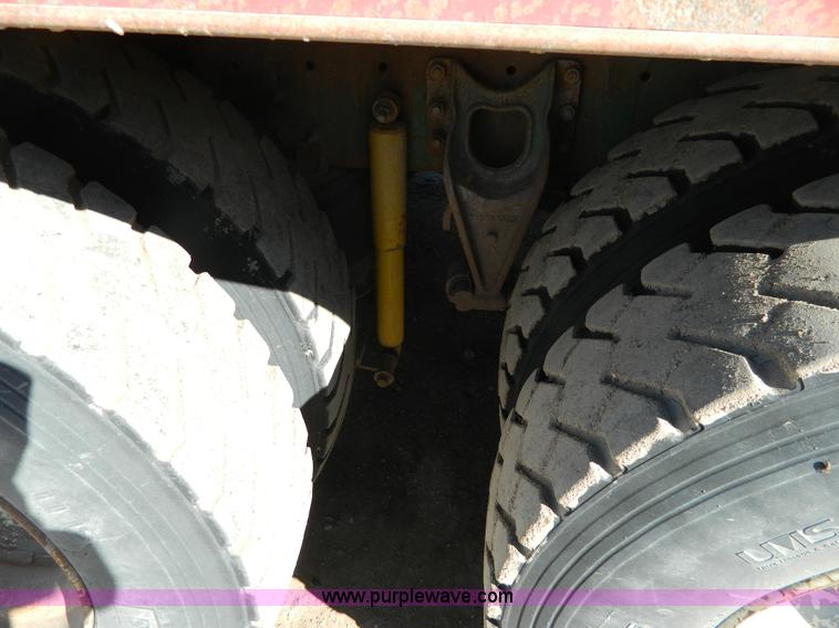 image for item B3978 1995 International 9400 vacuum truck