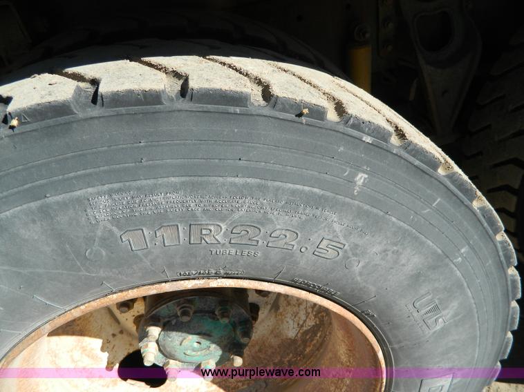 image for item B3978 1995 International 9400 vacuum truck