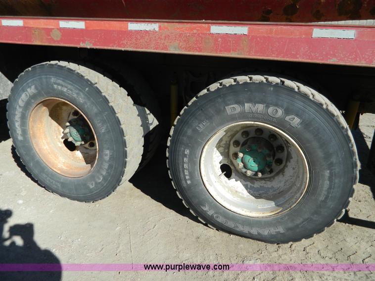 image for item B3978 1995 International 9400 vacuum truck