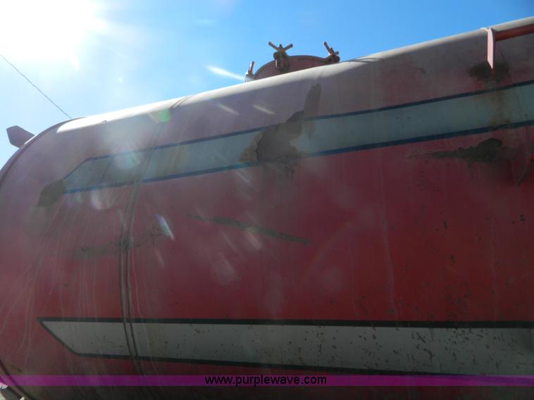 image for item B3978 1995 International 9400 vacuum truck