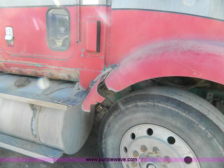 image for item B3978 1995 International 9400 vacuum truck