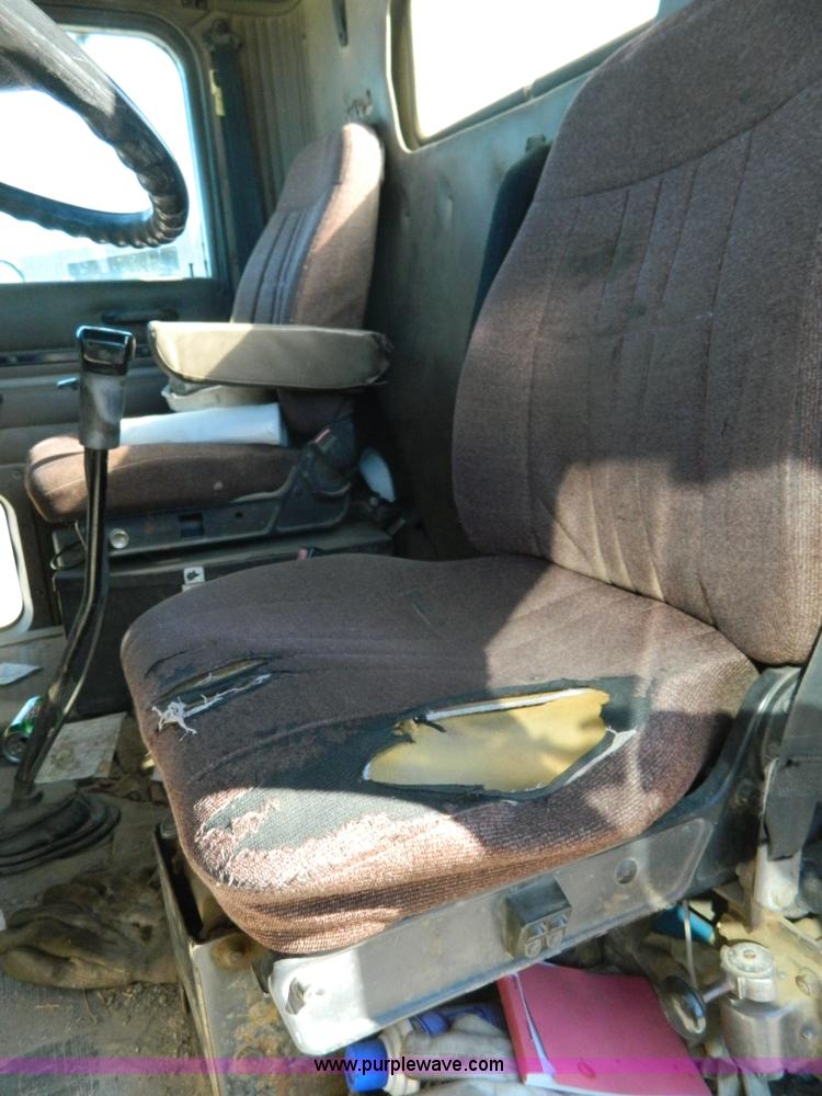 image for item B3978 1995 International 9400 vacuum truck