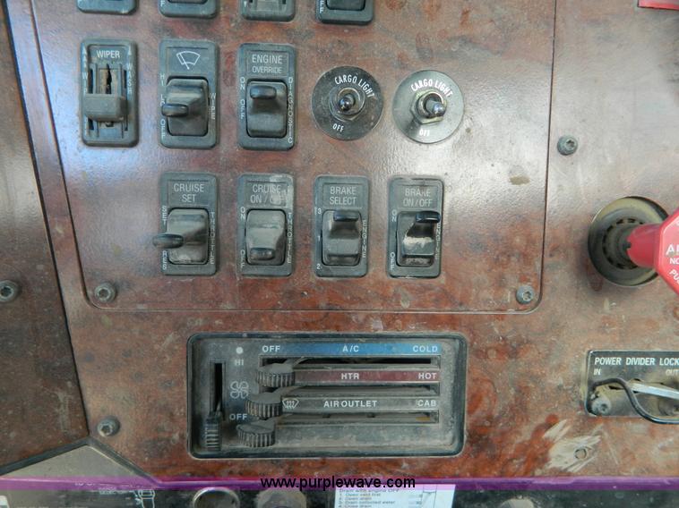 image for item B3978 1995 International 9400 vacuum truck