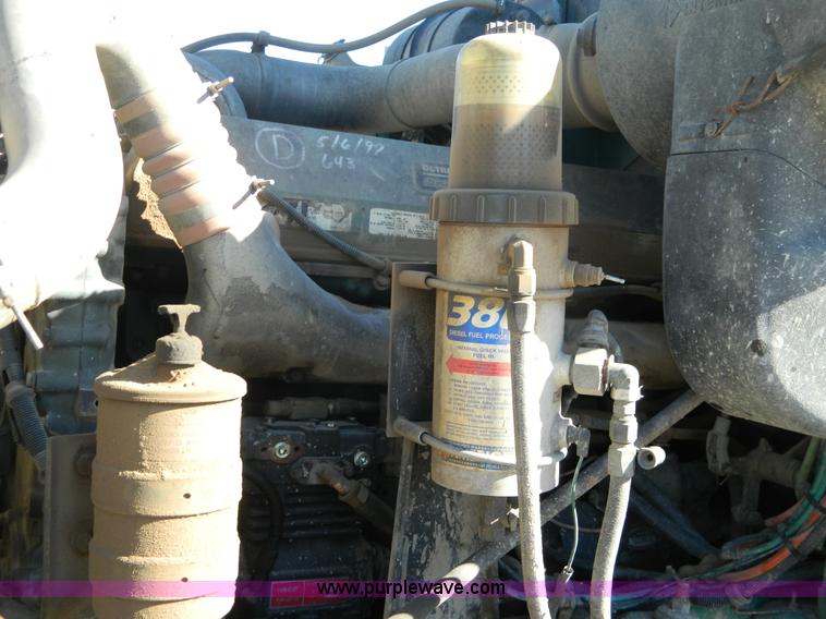 image for item B3978 1995 International 9400 vacuum truck