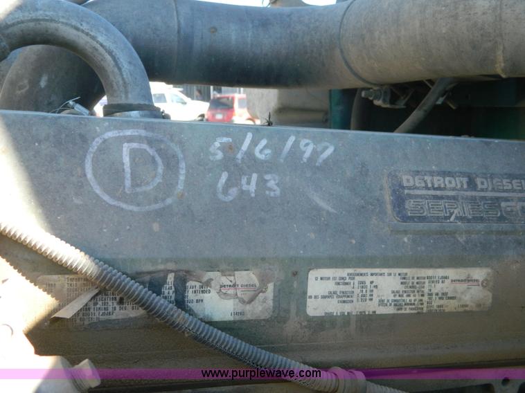 image for item B3978 1995 International 9400 vacuum truck