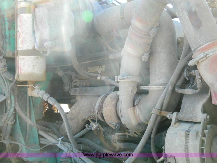 image for item B3978 1995 International 9400 vacuum truck