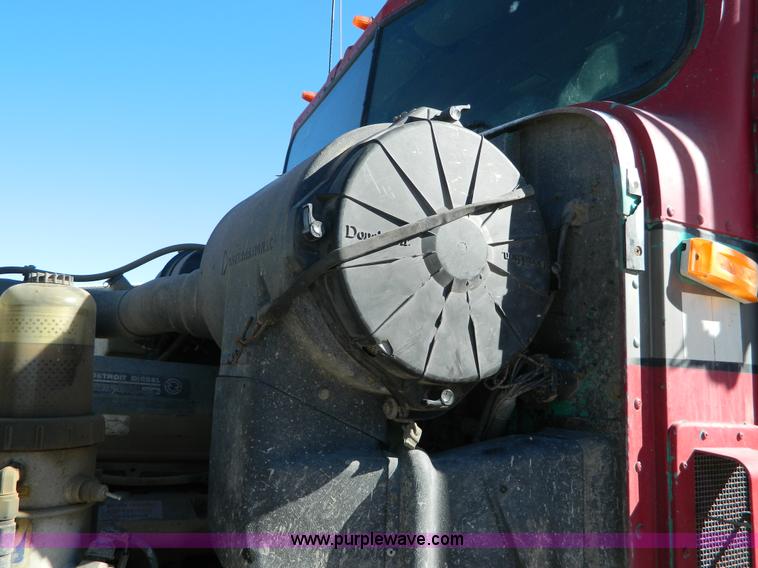 image for item B3978 1995 International 9400 vacuum truck