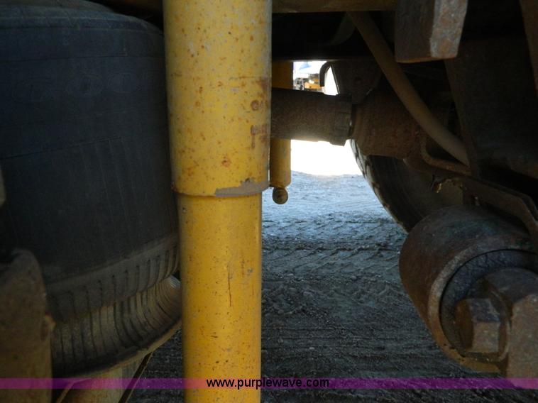 image for item B3978 1995 International 9400 vacuum truck