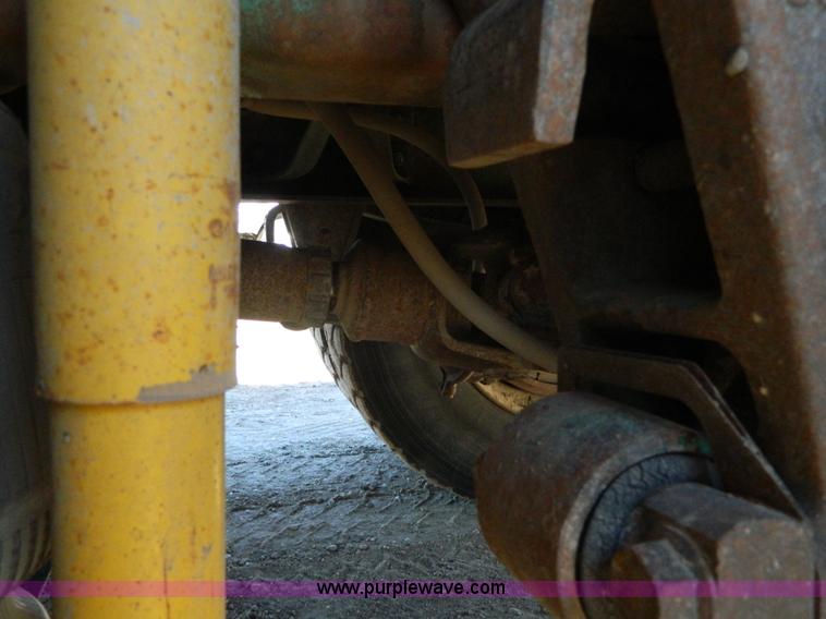 image for item B3978 1995 International 9400 vacuum truck