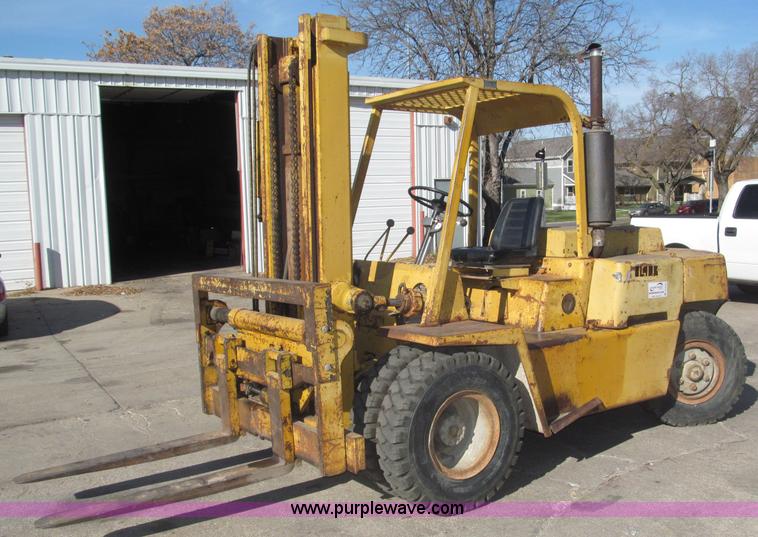 image for item B5256 Clark Lift CHY120D forklift