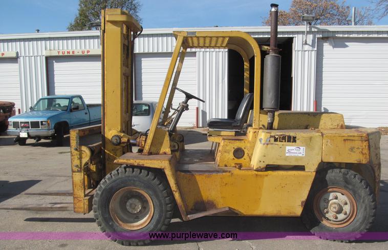 image for item B5256 Clark Lift CHY120D forklift