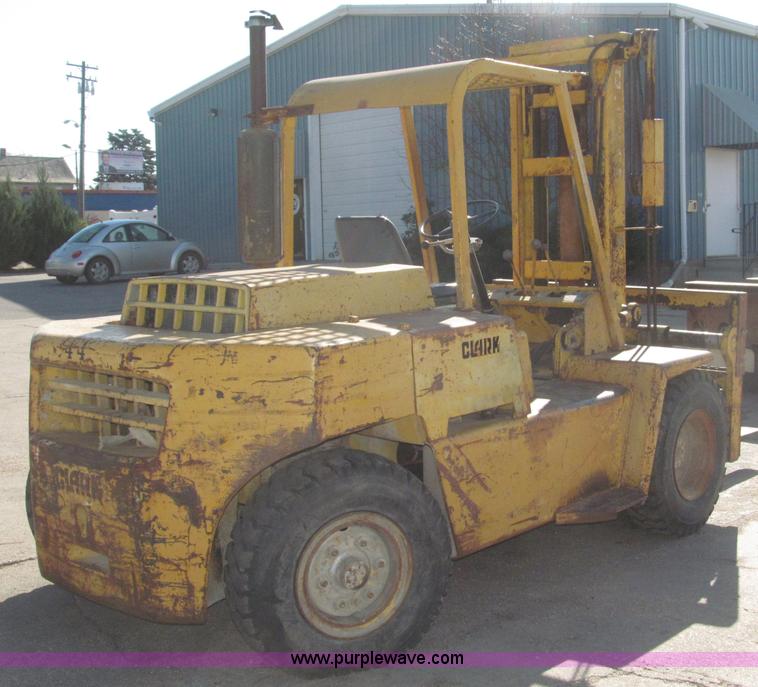 image for item B5256 Clark Lift CHY120D forklift