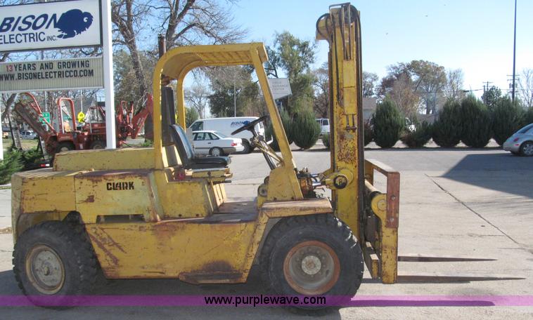 image for item B5256 Clark Lift CHY120D forklift