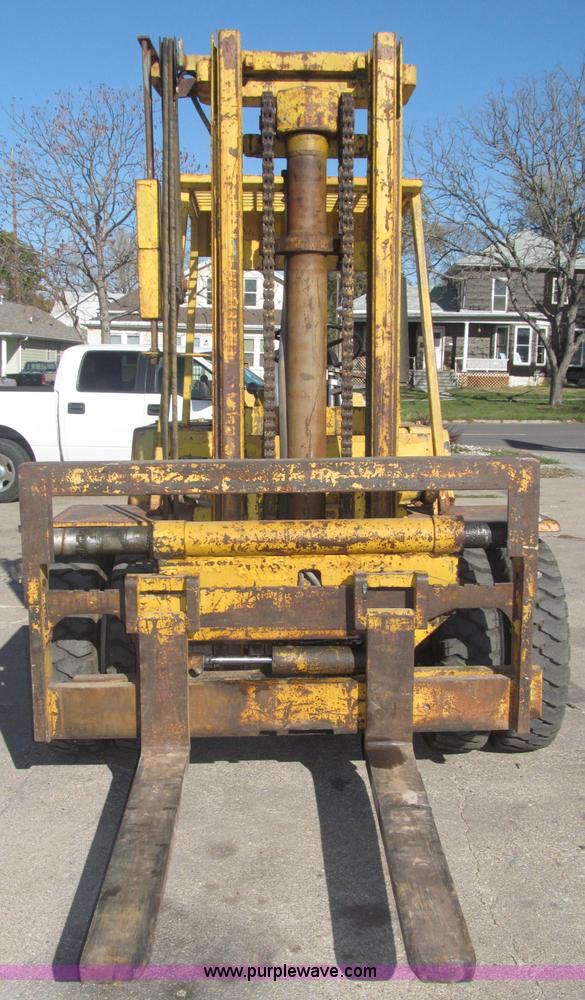 image for item B5256 Clark Lift CHY120D forklift