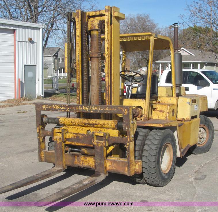 image for item B5256 Clark Lift CHY120D forklift